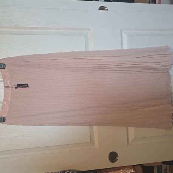 Express High Waisted Pleated Midi Skirt in Baby Pink Blush NWT - Picture 2 of 3